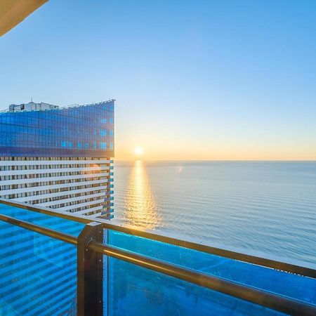 Panorama Sea View Central City Batumi & Aparthotel Buitenkant foto