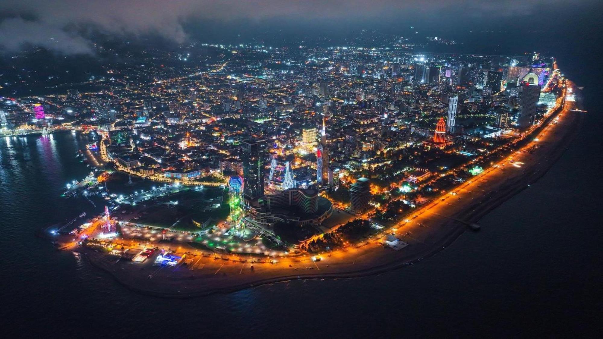 Panorama Sea View Central City Batumi & Aparthotel Buitenkant foto